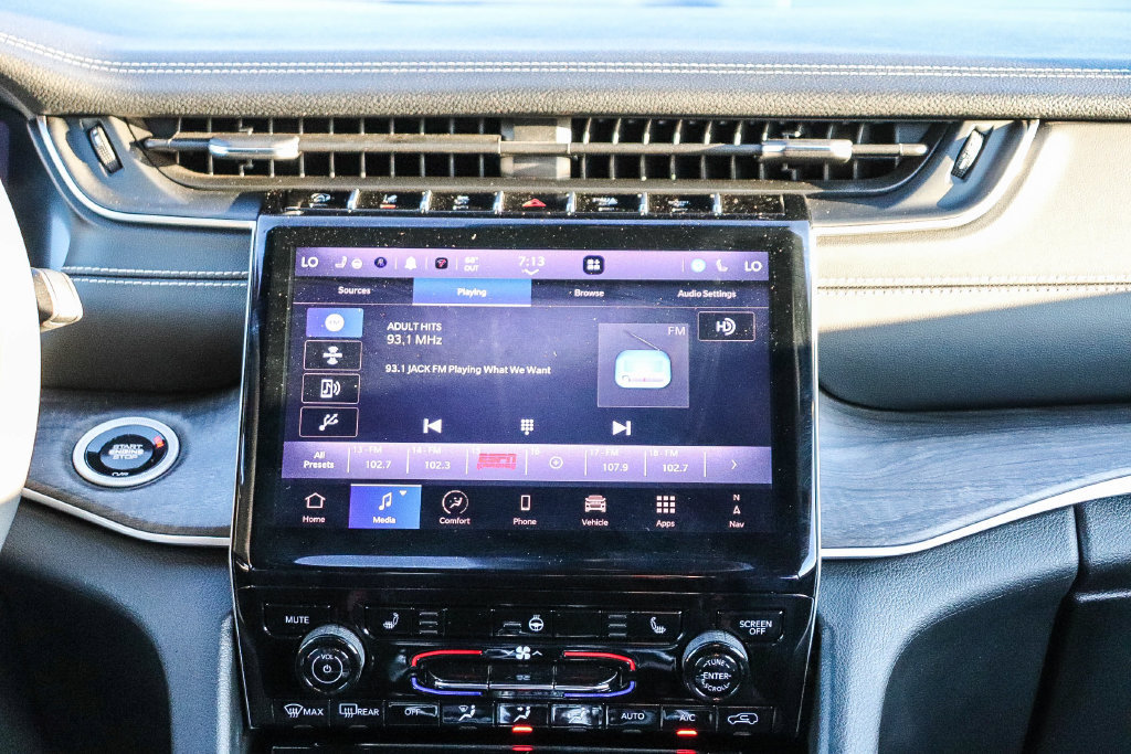 Used 2024 Jeep Grand Cherokee Limited RWD image 15