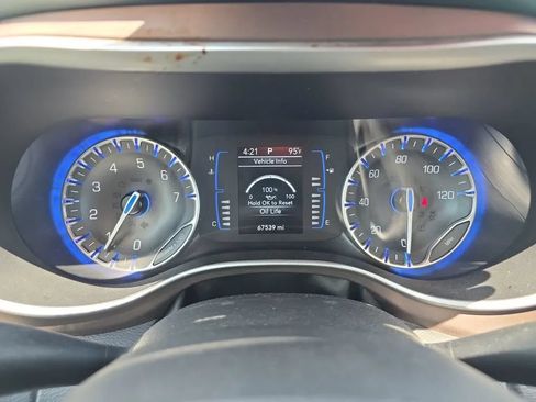 Used 2023 Chrysler Voyager LX FWD image 17