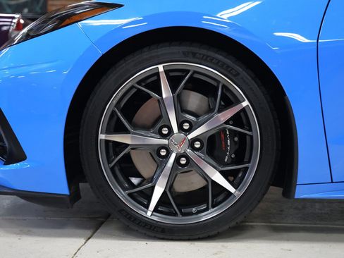 Used 2021 Chevrolet Corvette 2dr Stingray Conv w/ Z51 Performance Package image 9