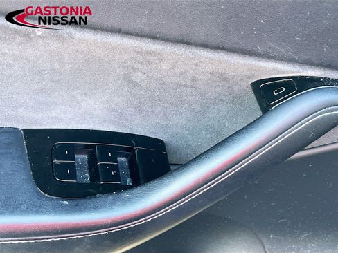 Used 2020 Tesla Model Y Long Range image 23