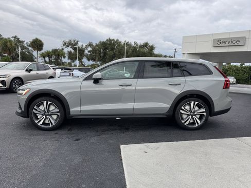 New 2026 Volvo V60 B5 Cross Country Plus w/ Protection Package Premier image 6