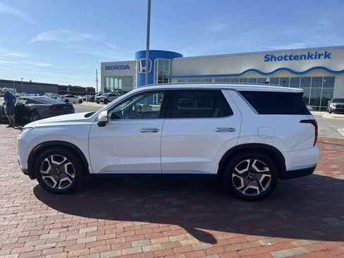 Used 2023 Hyundai Palisade SEL FWD image 3