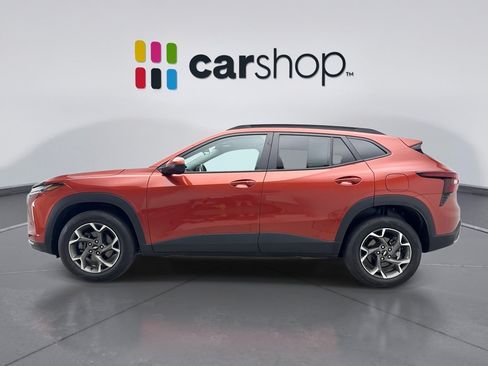 Used 2024 Chevrolet Trax LT w/ Driver Confidence Package FWD image 2