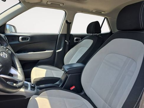 Used 2022 Hyundai Venue SEL FWD image 7
