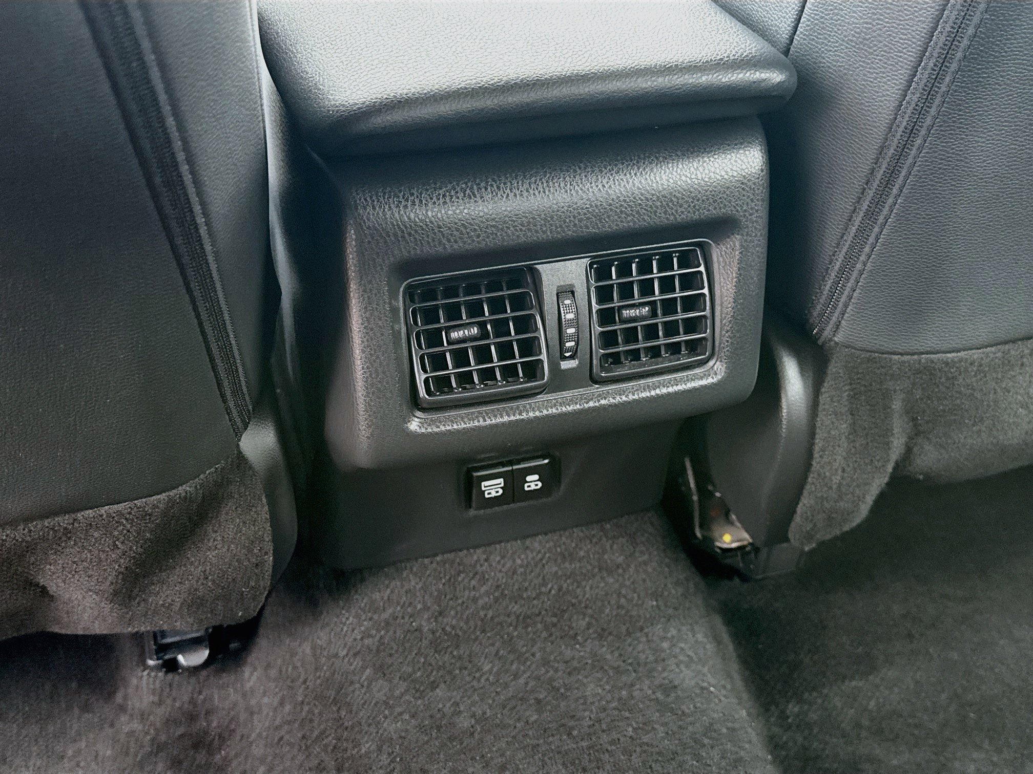 Used 2025 Toyota Camry SE FWD image 27