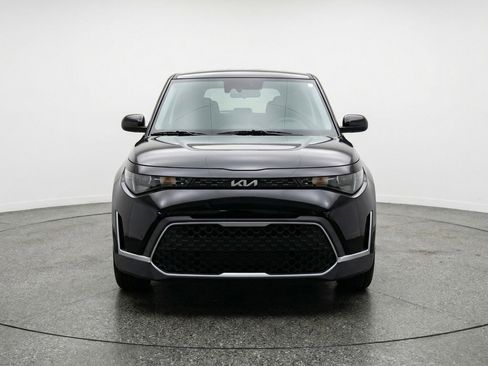 Used 2025 Kia Soul LX w/ LX Technology Package image 2