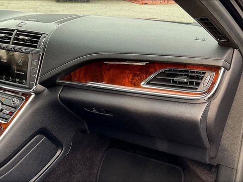 Used 2017 Lincoln Continental Premiere image 17