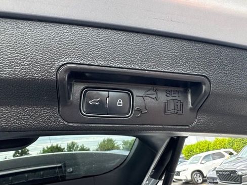 Used 2020 Ford Explorer XLT w/ Equipment Group 202A AWD/4WD image 23