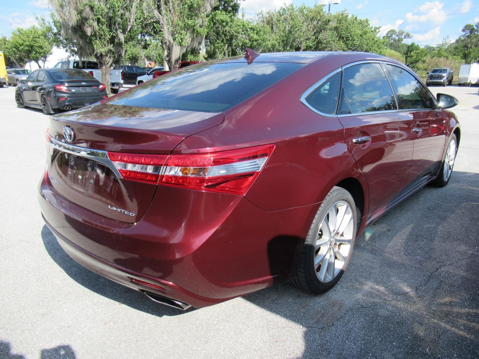 Used 2015 Toyota Avalon Limited w/ Technology Package FWD image 9