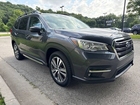 Used 2022 Subaru Ascent Limited w/ Technology Package AWD/4WD image 3