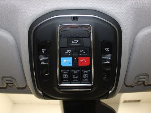 Used 2024 Jeep Wagoneer L Series III w/ Premium Group I AWD/4WD image 21