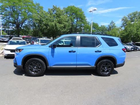 Used 2025 Honda Pilot TrailSport image 3