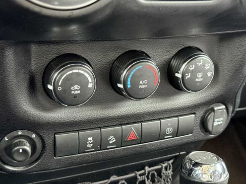 Used 2013 Jeep Wrangler Unlimited Sahara w/ Max Tow Pkg AWD/4WD image 28