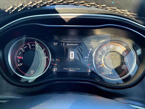 Used 2018 Dodge Challenger SXT image 21