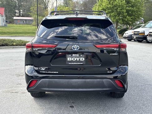 Used 2022 Toyota Highlander XLE AWD/4WD image 7