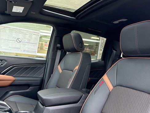 New 2026 GMC Canyon AT4 AWD/4WD image 8