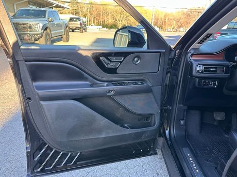 Used 2023 Lincoln Aviator Reserve w/ Equipment Group 201A image 16