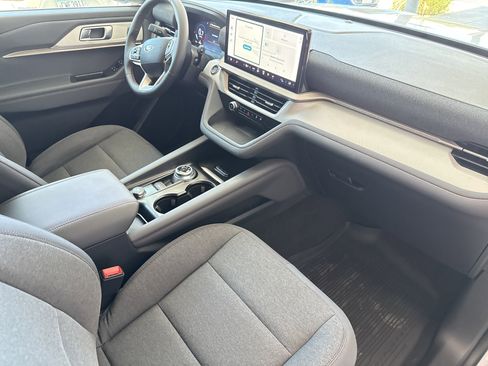 New 2025 Ford Explorer Active image 18