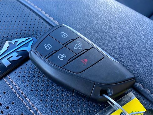 Used 2025 Chevrolet Silverado 2500 High Country w/ Technology Package image 15