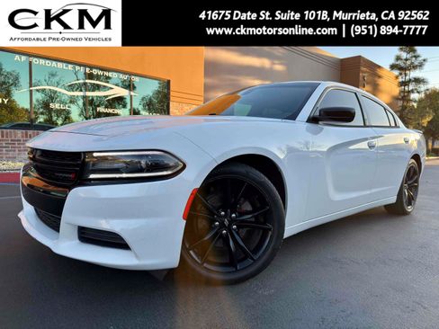 Used 2018 Dodge Charger SXT w/ Blacktop Package image 1