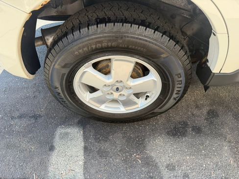 Used 2012 Ford Escape XLT AWD/4WD image 10