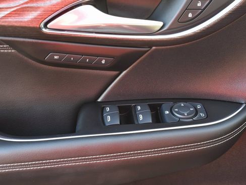 Used 2023 Buick Envision Avenir AWD/4WD image 18