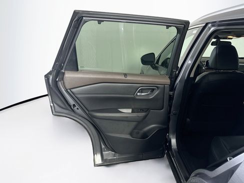 Used 2021 Nissan Rogue SV w/ Premium Package FWD image 28