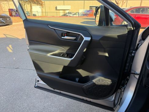 Used 2025 Toyota RAV4 XLE image 20