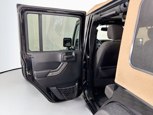 Used 2018 Jeep Wrangler Unlimited Sport S AWD/4WD image 22