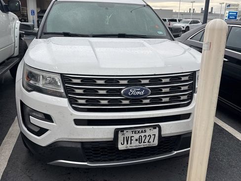 Used 2017 Ford Explorer XLT w/ Equipment Group 201A image 2