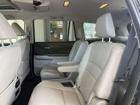 Used 2019 Honda Pilot Touring image 11