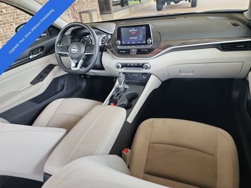 Used 2025 Nissan Altima 2.5 SV FWD image 13