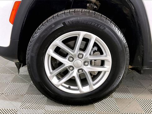 Used 2023 Jeep Grand Cherokee Laredo X image 7