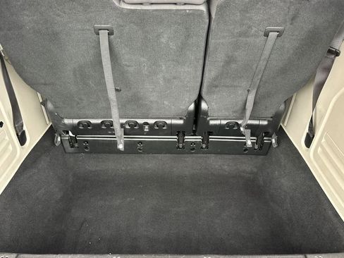 Used 2019 Dodge Grand Caravan SE w/ UConnect Hands-Free Group image 16