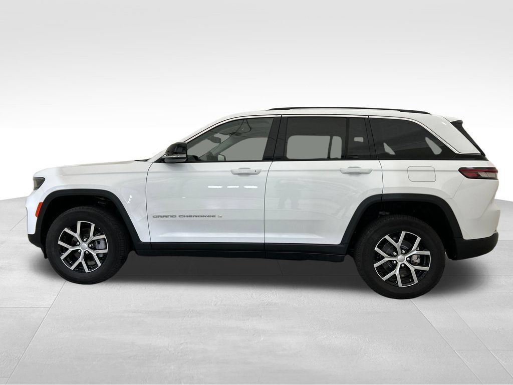 Used 2023 Jeep Grand Cherokee Limited AWD/4WD image 2