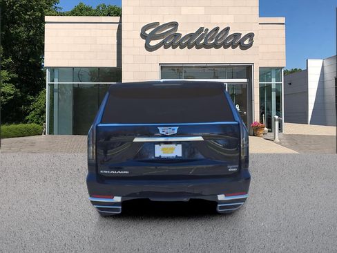New 2026 Cadillac Escalade Luxury image 4