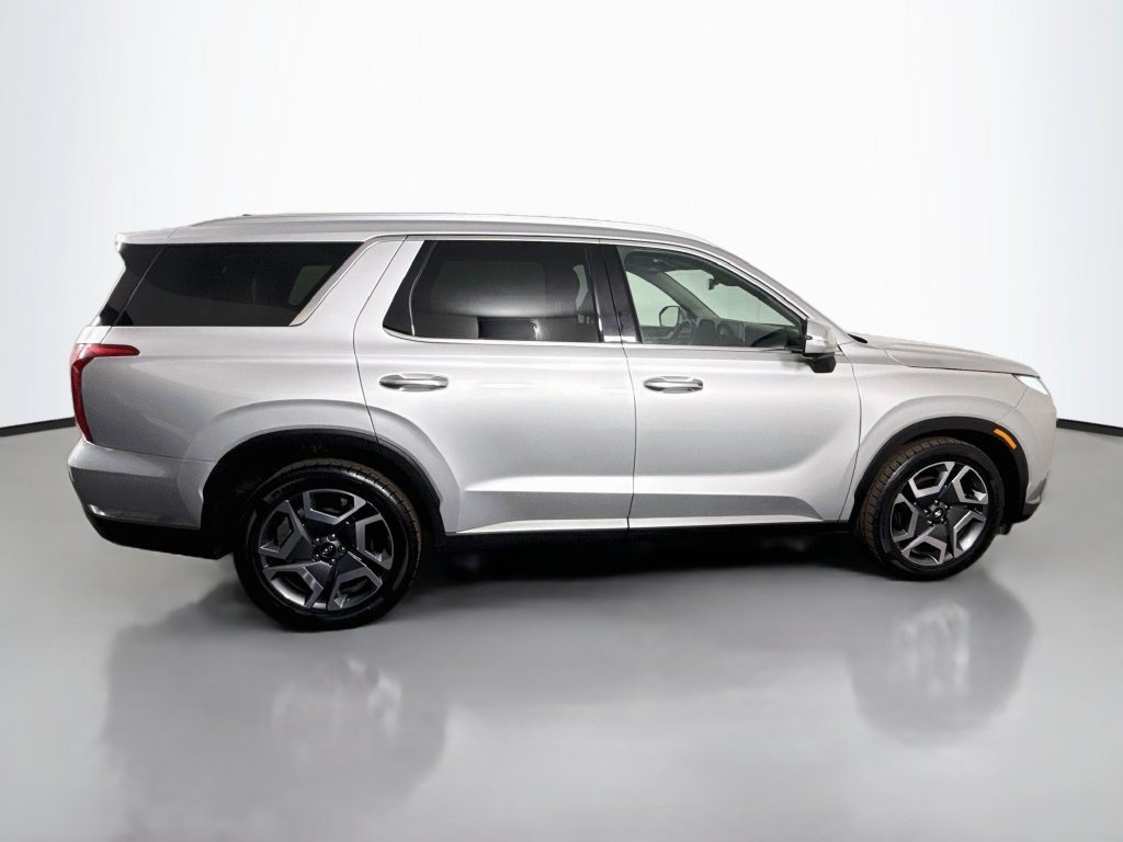 Used 2024 Hyundai Palisade Limited FWD image 11