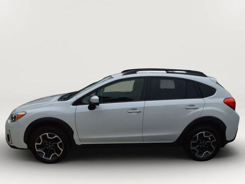 Used 2017 Subaru Crosstrek 2.0i Premium w/ Moonroof Package AWD/4WD image 5