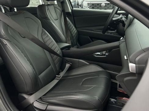Used 2024 Hyundai Elantra Limited image 17