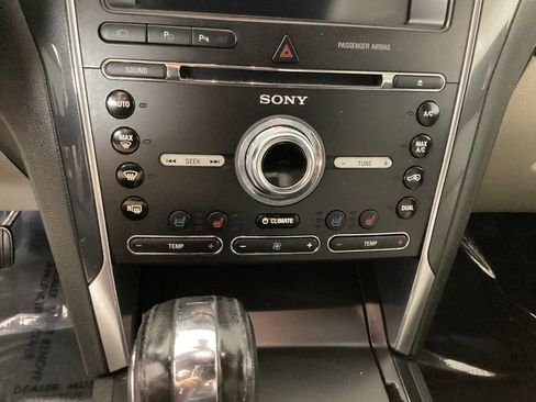 Used 2018 Ford Explorer Limited w/ Equipment Group 301A AWD/4WD image 19