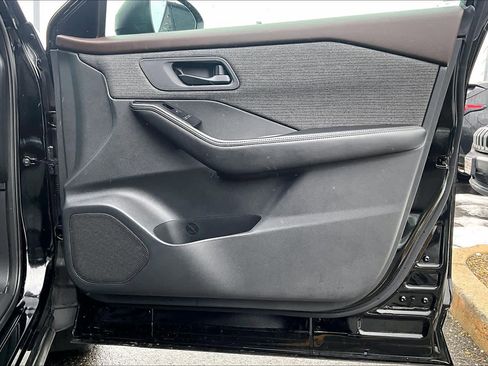 Used 2021 Nissan Rogue S image 22