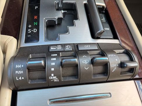 Used 2014 Lexus LX 570 4WD image 37