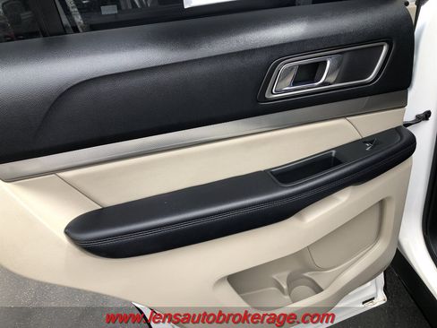 Used 2018 Ford Explorer XLT w/ Equipment Group 202A FWD image 16