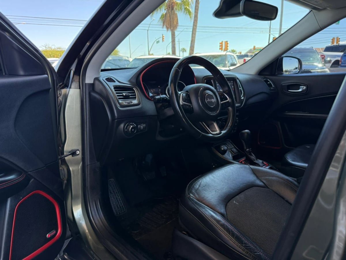 Used 2017 Jeep Compass Trailhawk AWD/4WD image 37