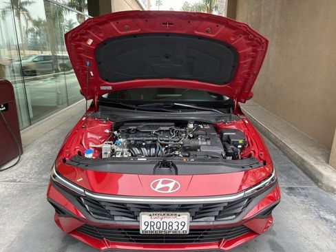 Certified 2025 Hyundai Elantra SE image 30