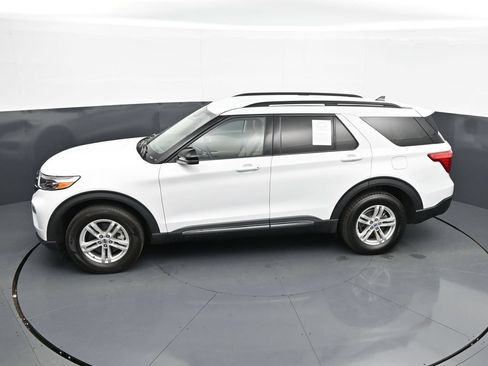 Used 2023 Ford Explorer XLT w/ Equipment Group 202A AWD/4WD image 29