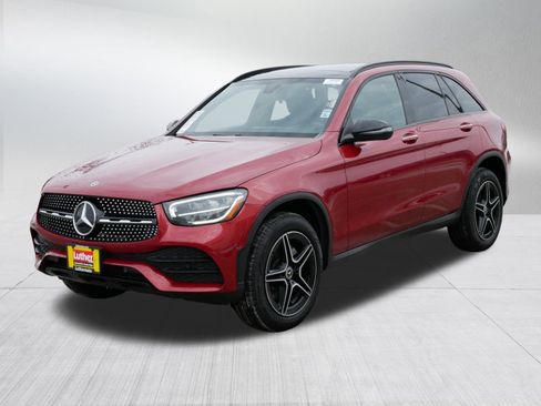 Used 2021 Mercedes-Benz GLC 300 4MATIC image 3