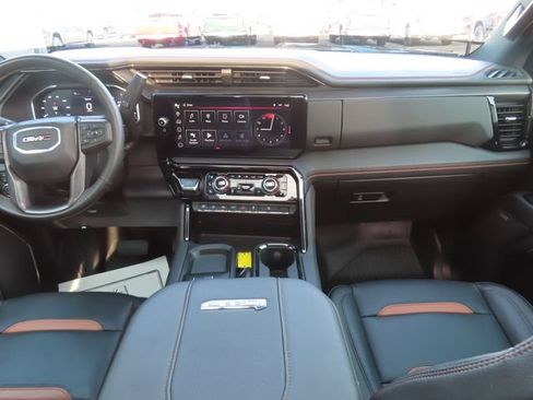 Used 2024 GMC Sierra 2500 AT4 w/ AT4 Premium Plus Package AWD/4WD image 27