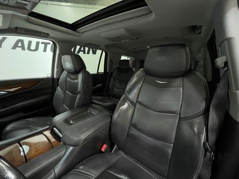 Used 2017 Cadillac Escalade Luxury image 14
