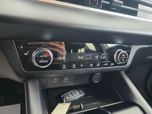 Used 2023 Mitsubishi Outlander SE image 19